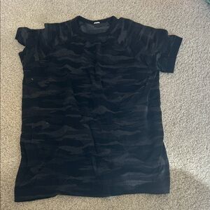 Athleta Kids Black Camo Short Sleeve Tee
